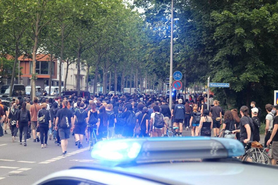 Die Polizei behielt ein Auge auf die Demonstration.