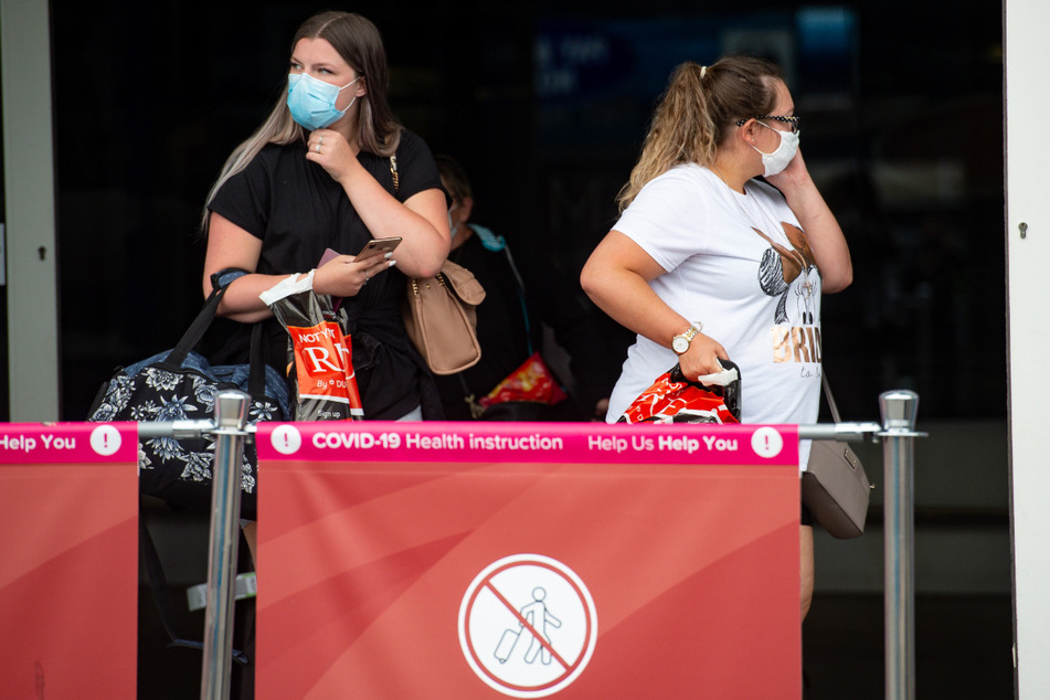 Urlauber, die jetzt aus Spanien nach Großbritannien zurückkehren, müssen 14 Tage in häusliche Quarantäne.
