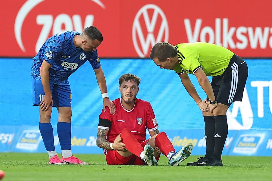 Richtig bitter: Sandro Sengersdorf (27, M.) verletzte sich am Dienstagabend gegen die VSG und musste bereits nach neun Minuten vom Platz.