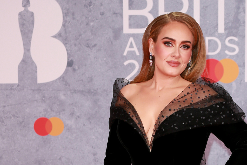 Adele told fans she collapsed backstage at her Las Vegas show over the weekend.