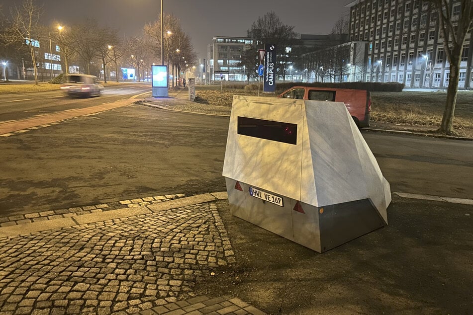 An der Kreuzung zur Max-Liebermann-Straße wurde der Superblitzer platziert.