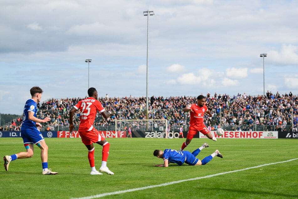 DFB-Pokal und das ganze Dorf ist da: Mit diesen Bildern hatte Krieschow noch im August ganz Fußball-Deutschland begeistert.