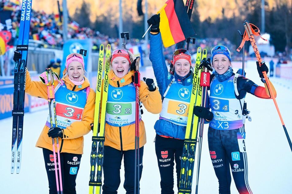 Stefanie Scherer (v.l.), Selina Grotian, Sophia Schneider und Franziska Preuß bescherten dem DSV den zweiten Staffelsieg in Folge.