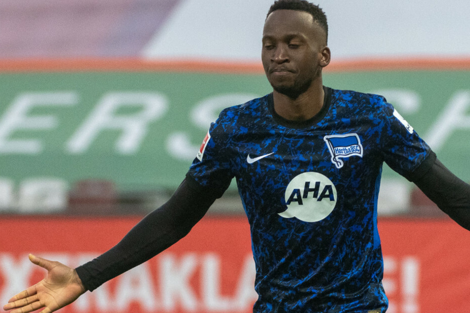Dodi Lukebakio jubelt über seinen Treffer zum 2:0.