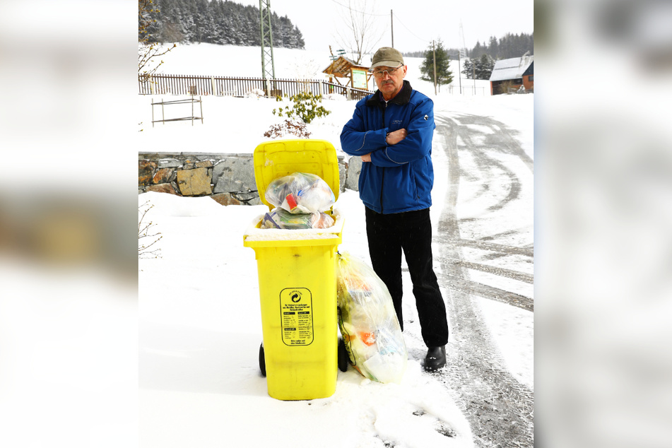 Die gelbe Tonne von Rentner Eckhard Michael (67) wurde wochenlang nicht geleert.