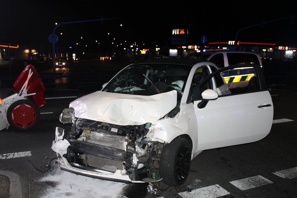 In Düren ist es zu einem schweren Unfall zwischen einem Auto und einem Rettungswagen gekommen.