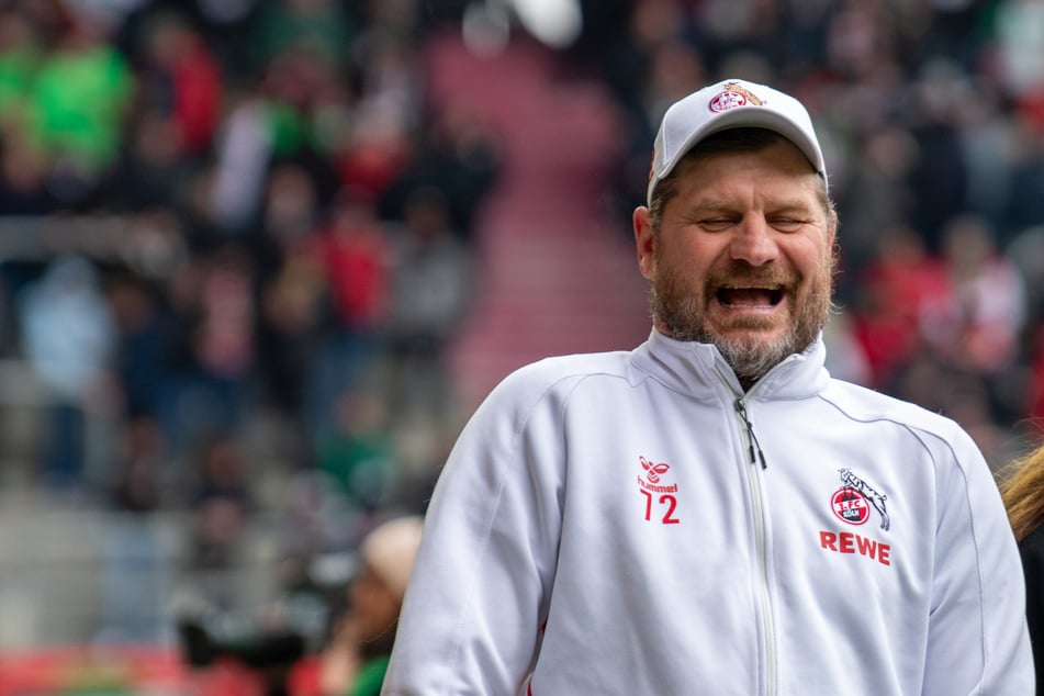 Steffen Baumgart (50) hat gut lachen: Mit dem 3:1 in Augsburg beendete der 1. FC Köln eine Serie von zuvor sechs sieglosen Spielen.