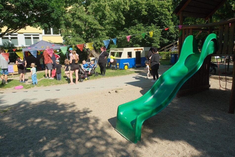 Und der große Spielbereich draußen lässt keine Wünsche offen.