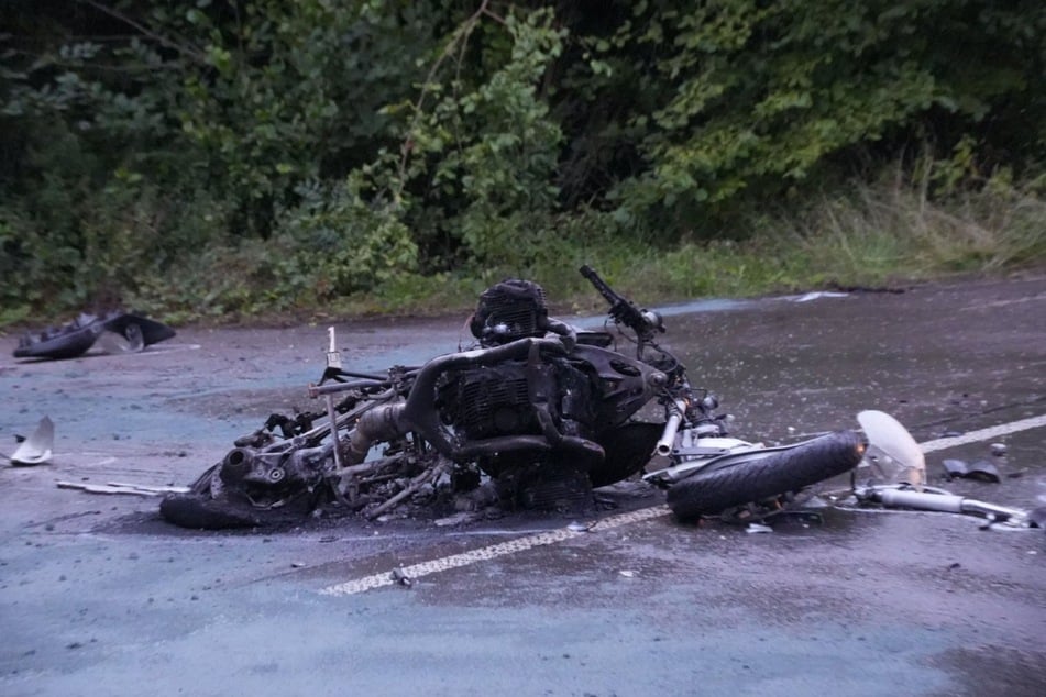 Das Motorrad ist vom Crash gezeichnet.