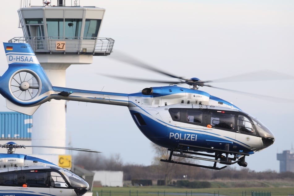 Der Polizeihubschrauber mit der Kennung D-HSAA wurde am Donnerstagabend von einem Mann mit Laserpointer anvisiert. (Archivbild)