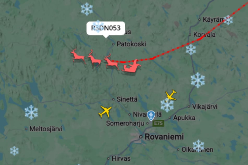 Am Nachmittag überflog der Weihnachtsmann mit seinem Schlitten seinen Heimatort Rovaniemi.