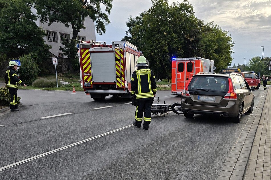 Polizei, Feuerwehr und Rettungsdienst waren zum Unfallort ausgerückt.