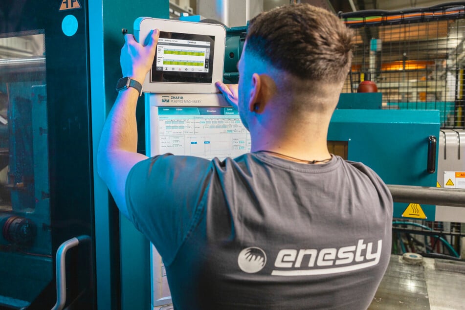 Der Karrierestart als Service Mitarbeiter (m/w/d) bei der enesty GmbH in Radebeul bietet langfristige Perspektiven.