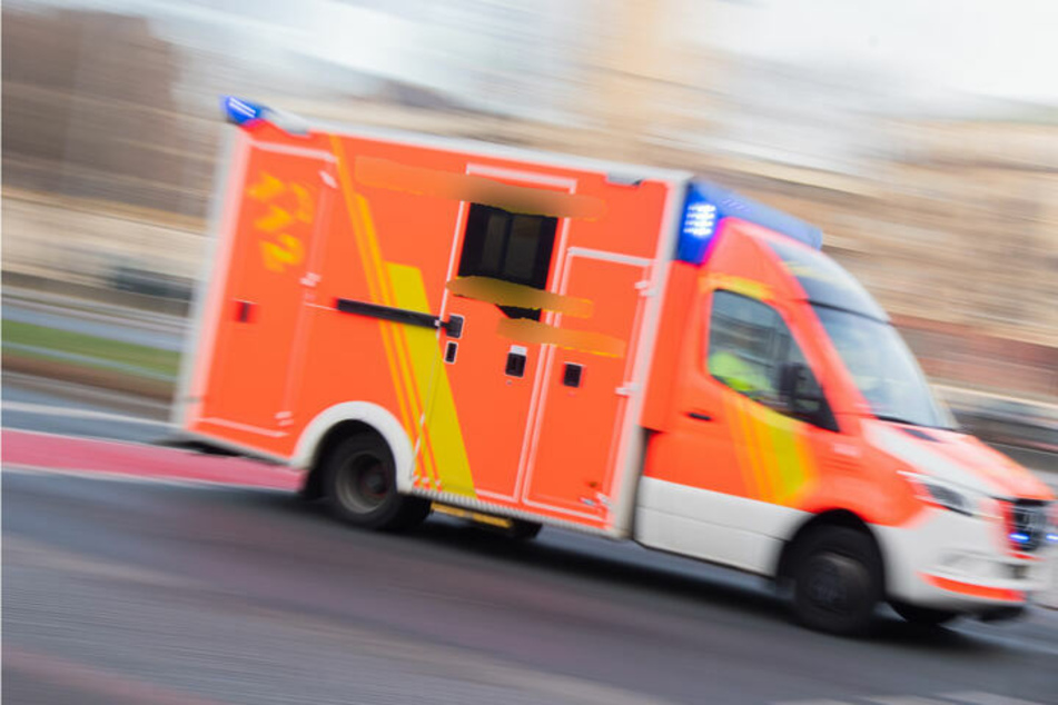 Der Mann kam mit schweren Kopfverletzungen in ein Krankenhaus. (Symbolbild)