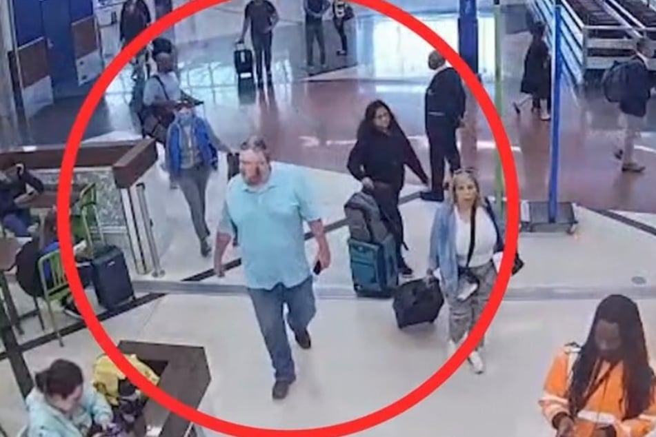 Überwachungsaufnahmen zeigen Cagle am Flughafen. Er soll besonderes Interesse am mit Menschen überfüllten TSA-Schalter gezeigt haben.