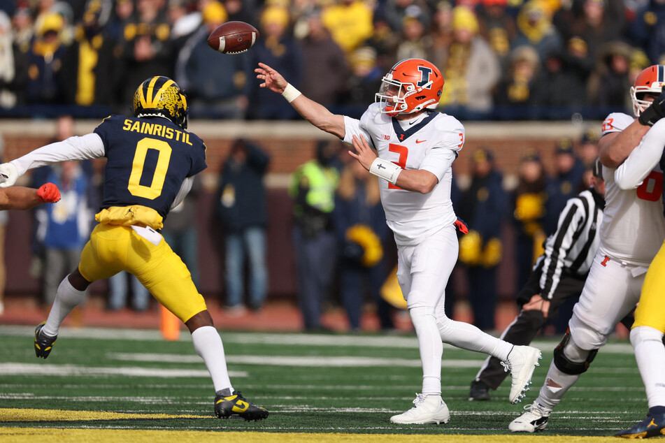 Fighting Illini quarterback Tommy DeVito (c.) is off to the NFL and needs to be replaced.