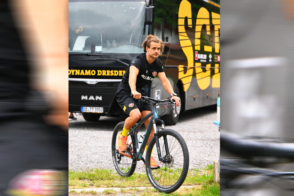 Statt mit dem Bus fuhr Yannick Stark (31) mit dem Fahrrad zum Training.