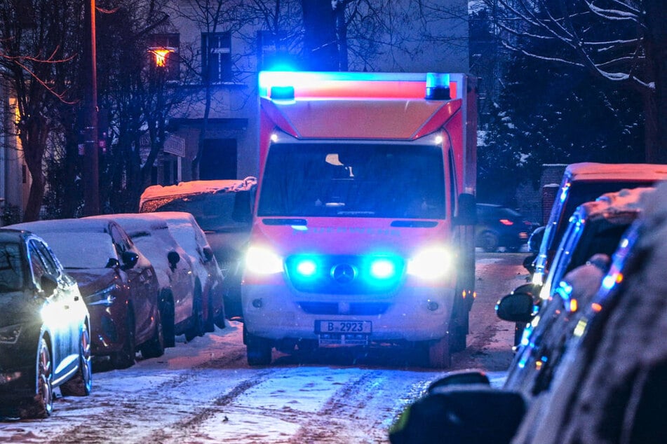 Der 31-Jährige musste mit einem Rettungswagen ins Krankenhaus gebracht werden. (Symbolfoto)