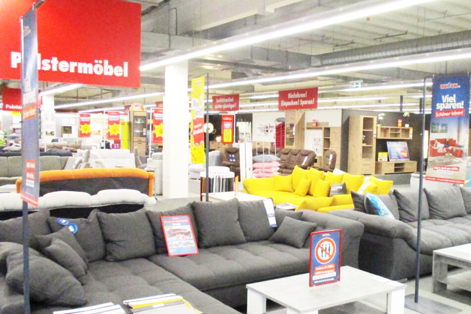 Beim Sofa-Kauf kann man jetzt krass sparen und absahnen.