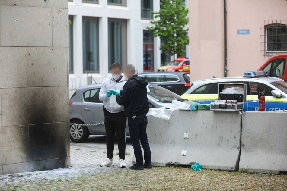 Ermittler der Polizei sammelten Beweise an der Synagoge in Ulm.