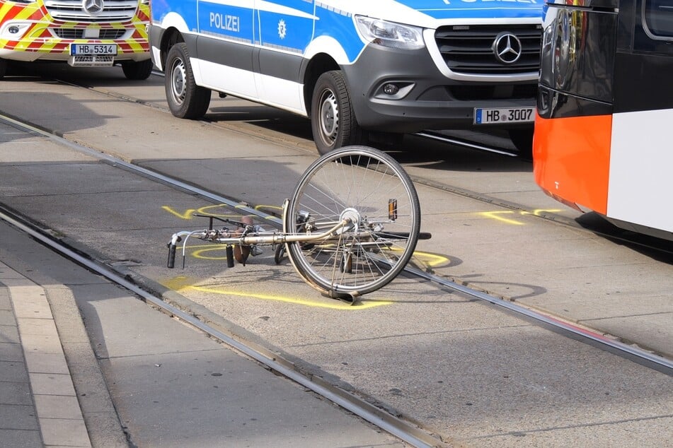Der Radler überquerte nach ersten Erkenntnissen den Gleiskörper.