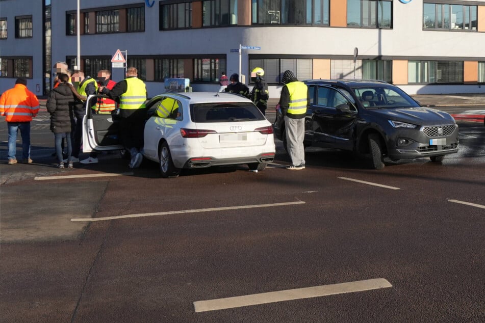 Crash vor der Uniklinik: Unfall legt Bayrischen Platz lahm