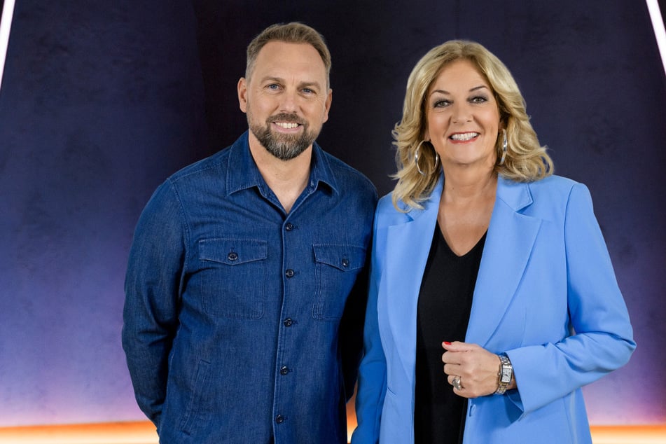 Bettina Tietjen (65) und Steven Gätjen (52) moderieren am Freitagabend die "NDR Talk Show".