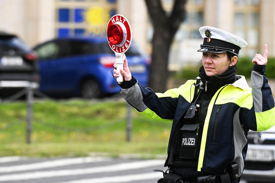 Dresdner Polizei kontrolliert Autofahrer: Mehr als 400 Verstöße festgestellt!