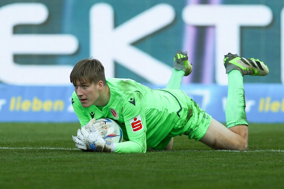 Für den 21-Jährigen ist es bereits die dritte Saison als Stammkeeper der Cottbuser Profis.