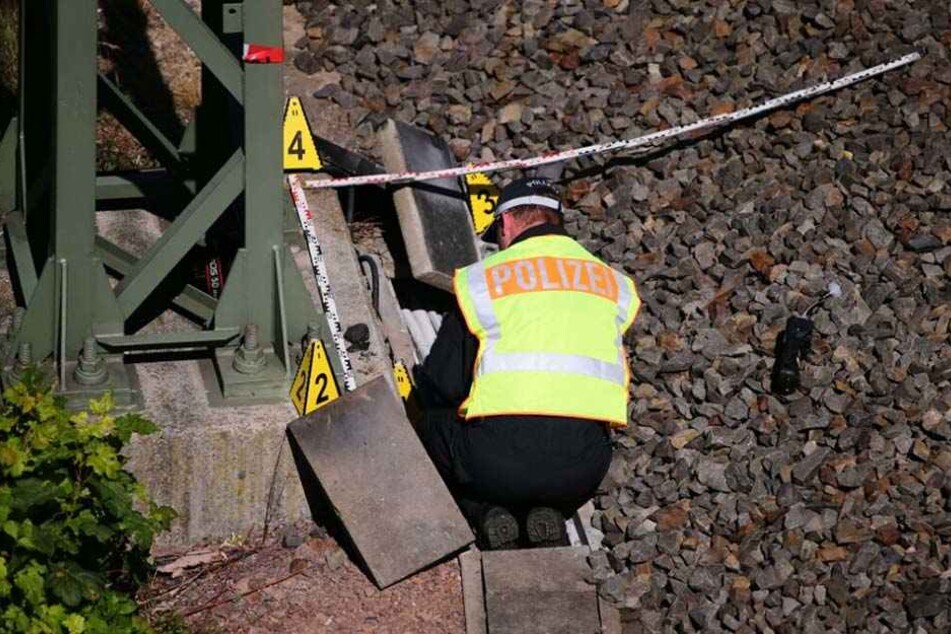 Nach Angaben des OAZ wurden an vier Orten in Leipzig Brandvorrichtungen gezündet.