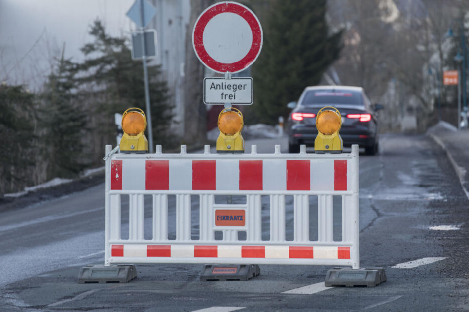 Hier geht nichts mehr: Die Annaberger Straße in Tannenberg muss komplett saniert werden.