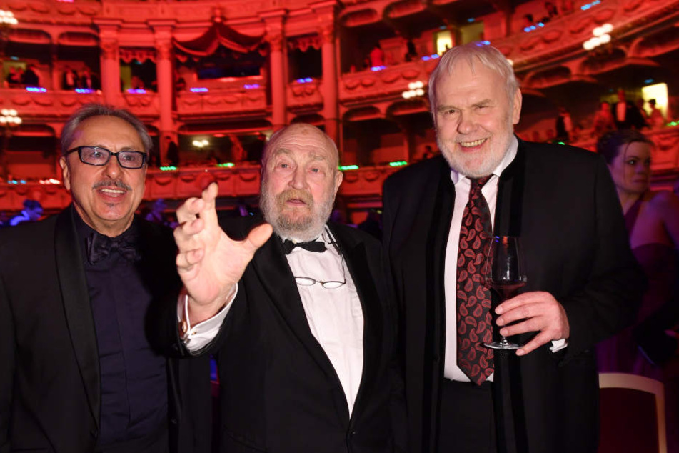 2017, beim 12. SemperOpernball in Dresden, Rolf Hoppe mit Wolfgang Stumph (li.) und Gunther Emmerlich (re.)