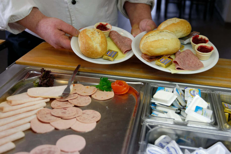 Durch die kleineren Teller soll der Gast nur die wirklich benötigte Menge vom Frühstücksbuffet holen.