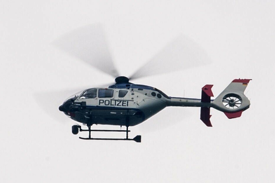 Ein Helikopter wurde zur Suche eingesetzt. (Symbolbild)
