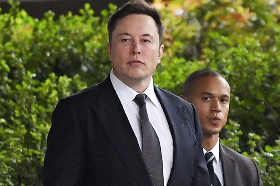 SpaceX-Gründer und Tesla-Chef Elon Musk (Li.).