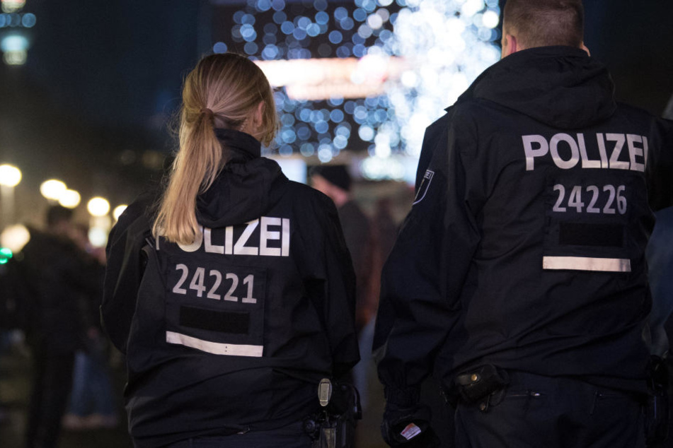 Neben den Kräften des täglichen Dienstes waren insgesamt 120 Polizeibeamte zur Unterstützung eingesetzt. (Symbolbild)