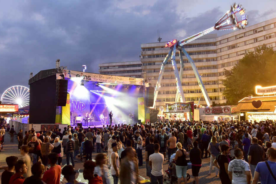 Das Stadtfest lockt wieder mit mehreren Bühnen und jeder Menge Fahrgeschäften.