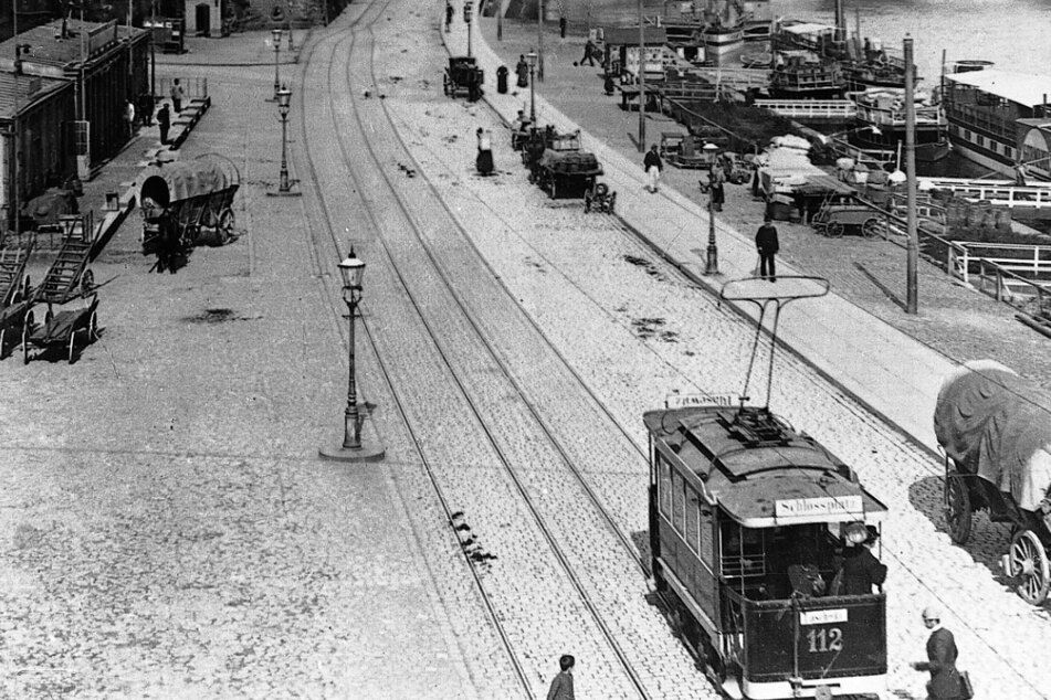 Die erste elektrische Straßenbahn fuhr 1893 vom Schloßplatz zum Schillerplatz.