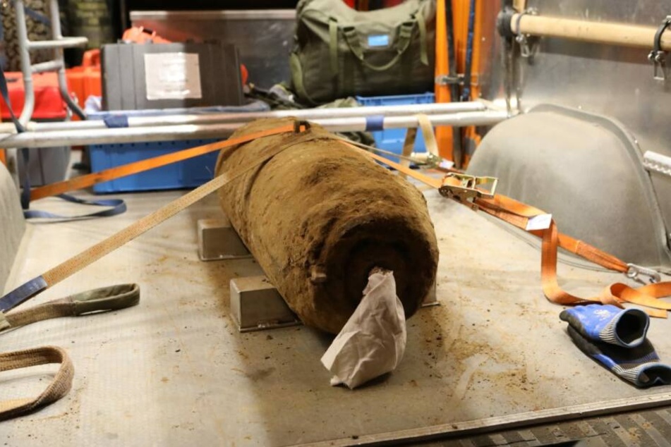 4:15 Uhr: Die Polizei gibt Entwarnung. Die im Leipziger Norden gefundene Weltkriegsbombe wurde entschärft.