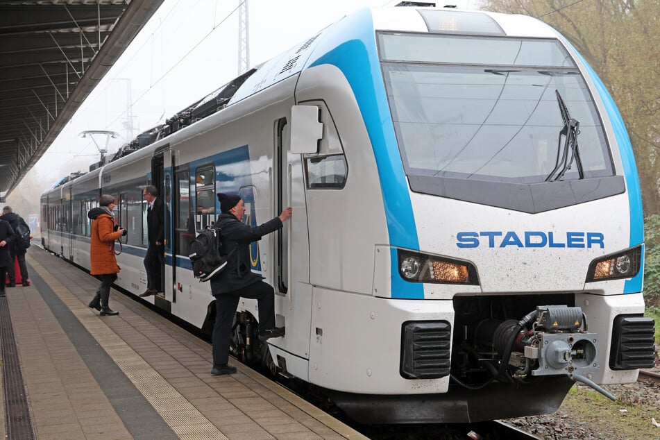 Der Schweizer Schienenfahrzeughersteller Stadler hat bereits Batteriezüge produziert. Nun soll ein Wasserstofffahrzeug getestet werden. (Symbolfoto)