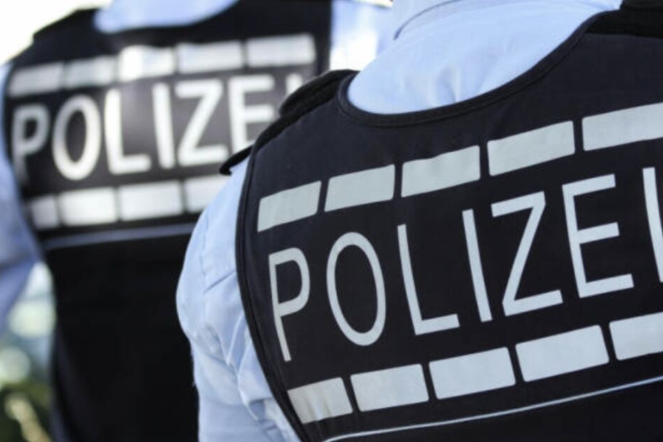 Die Beamten belehrten den Teenager.