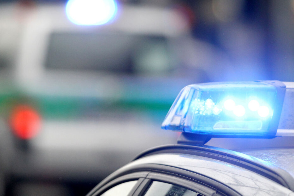 Die Polizei bittet bei der Suche nach den Tätern um Hinweise von Zeugen. (Symbolbild)