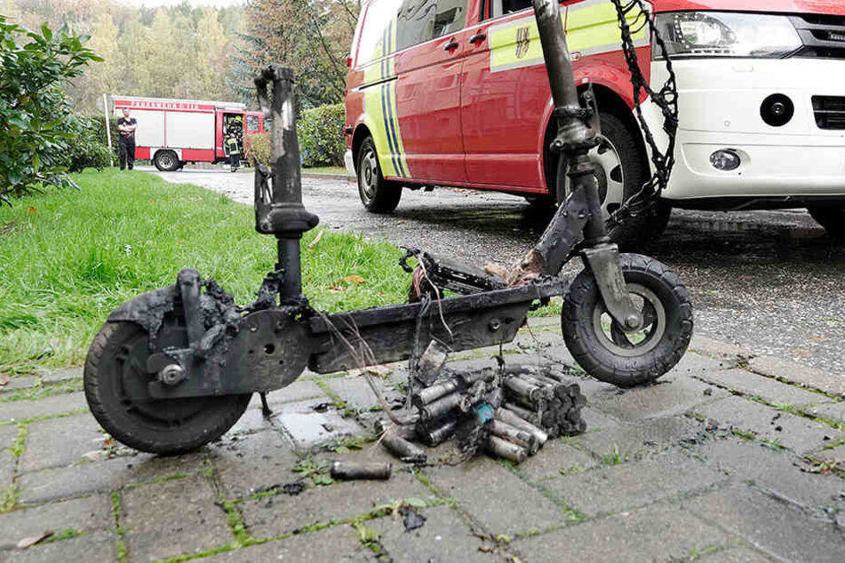 Der E-Scooter ist in einer Wohnung in Flammen aufgegangen. Offenbar ist der Akku explodiert.