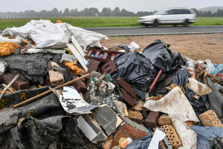Auf dem weg zur Mülldeponie werden in Wilhelmshaven mehrere Fahrer ohne Führerschein erwischt (Symbolbild).