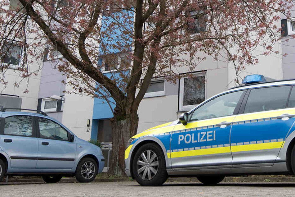 Die Polizei hat angewiesen, alle Autos aus dem Sperr-Bereich zu entfernen.