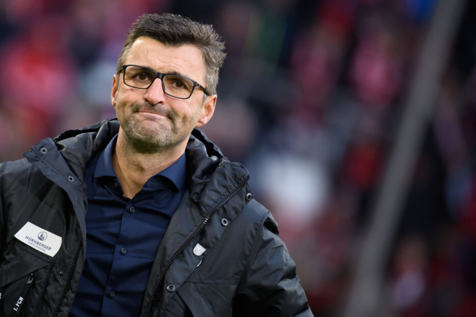Michael Köllner, Trainer des TSV 1860 München, rät angesichts der Angst vor einer Infektion mit dem neuartigen Coronavirus vor Körperkontakt ab.