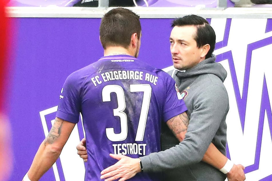 Ein Erfolgsduo in Aue: Trainer Daniel Meyer (r.) und Pascal Testroet.