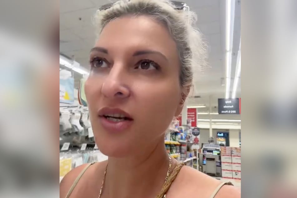 A Poppy no le gustan las mujeres con ropa deportiva ajustada.