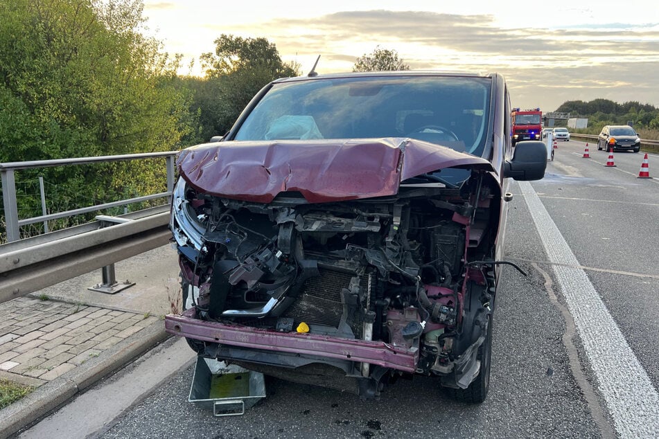 Der Renault Traffic war auf das vorausfahrende Fahrzeug geprallt.