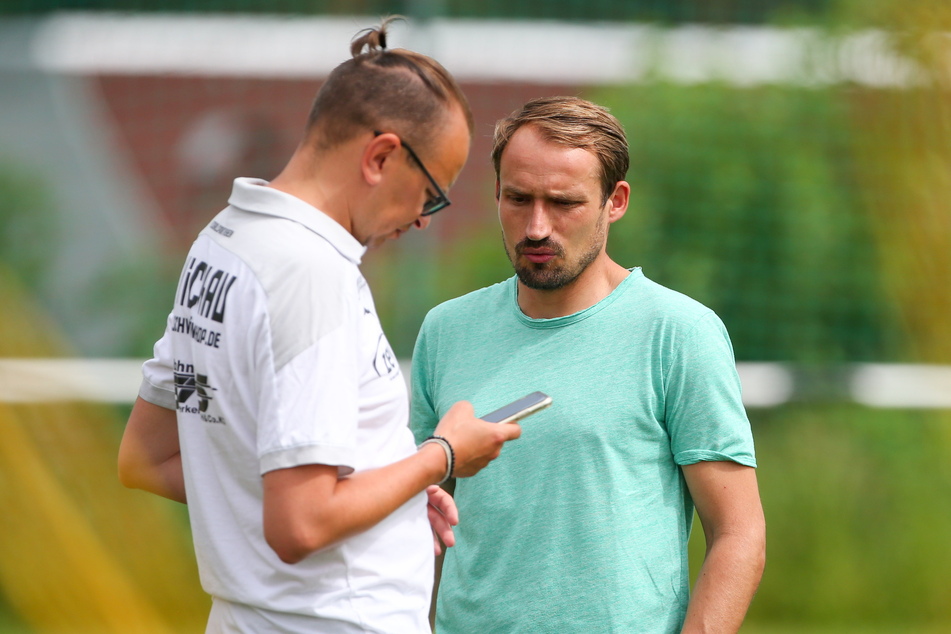 Pressesprecher Daniel Sacher (41, l.) und Sportdirektor Toni Wachsmuth (34) freuen sich über jede verkaufte Dauerkarte.